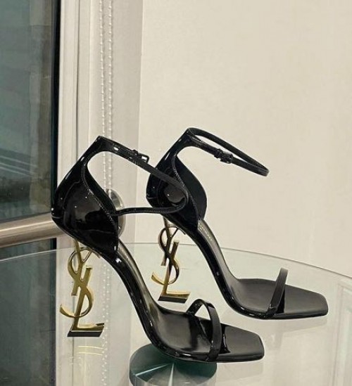 Women's footwear flats and heels from Nooreahmadi Fashion online fashion boutique